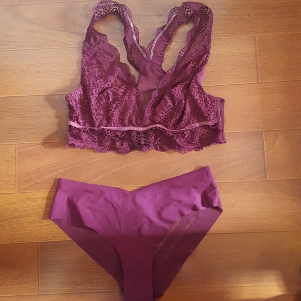 Bralete and panty set